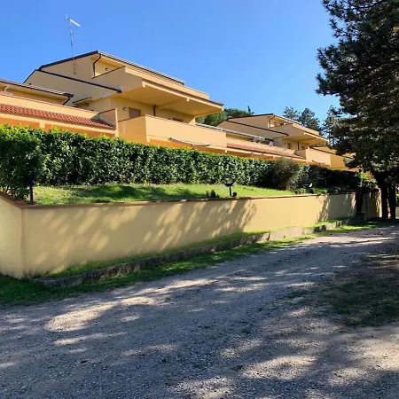 Castel Rigone Aparthotel *